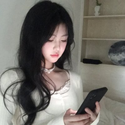 穿盔甲的少女